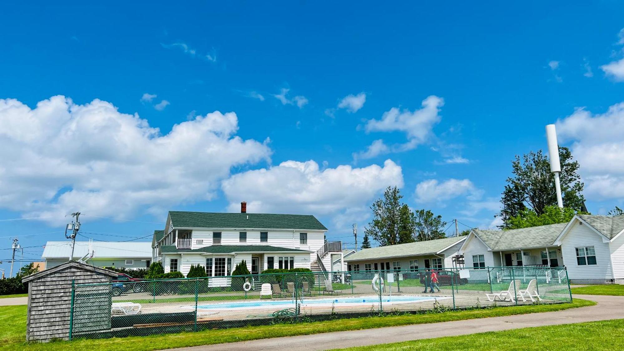 פרום Anne Shirley Motel & Cottages מראה חיצוני תמונה