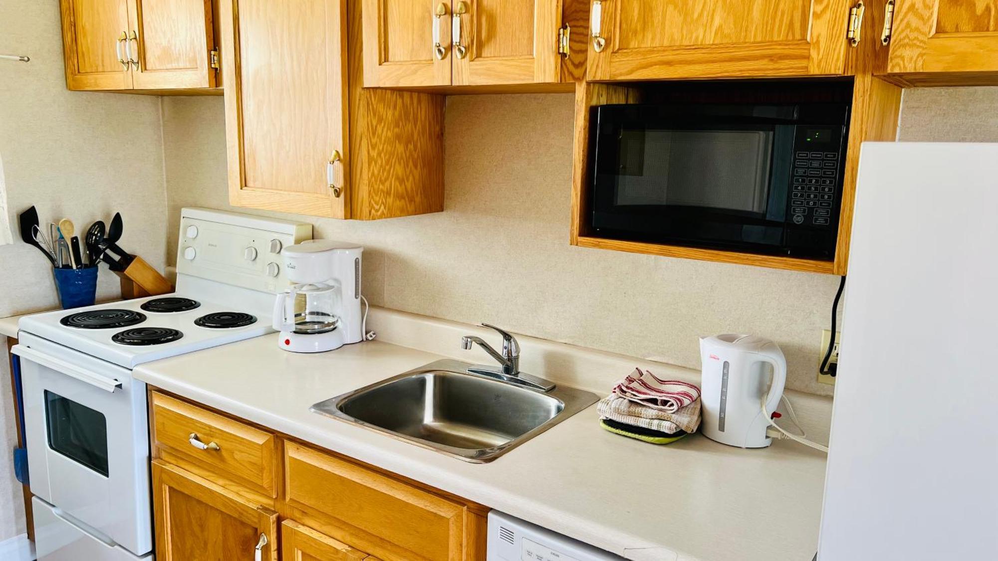 פרום Anne Shirley Motel & Cottages מראה חיצוני תמונה
