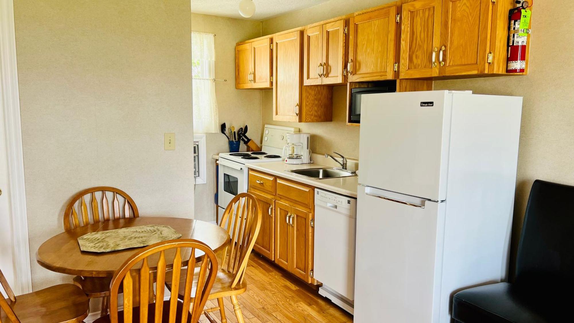 פרום Anne Shirley Motel & Cottages מראה חיצוני תמונה