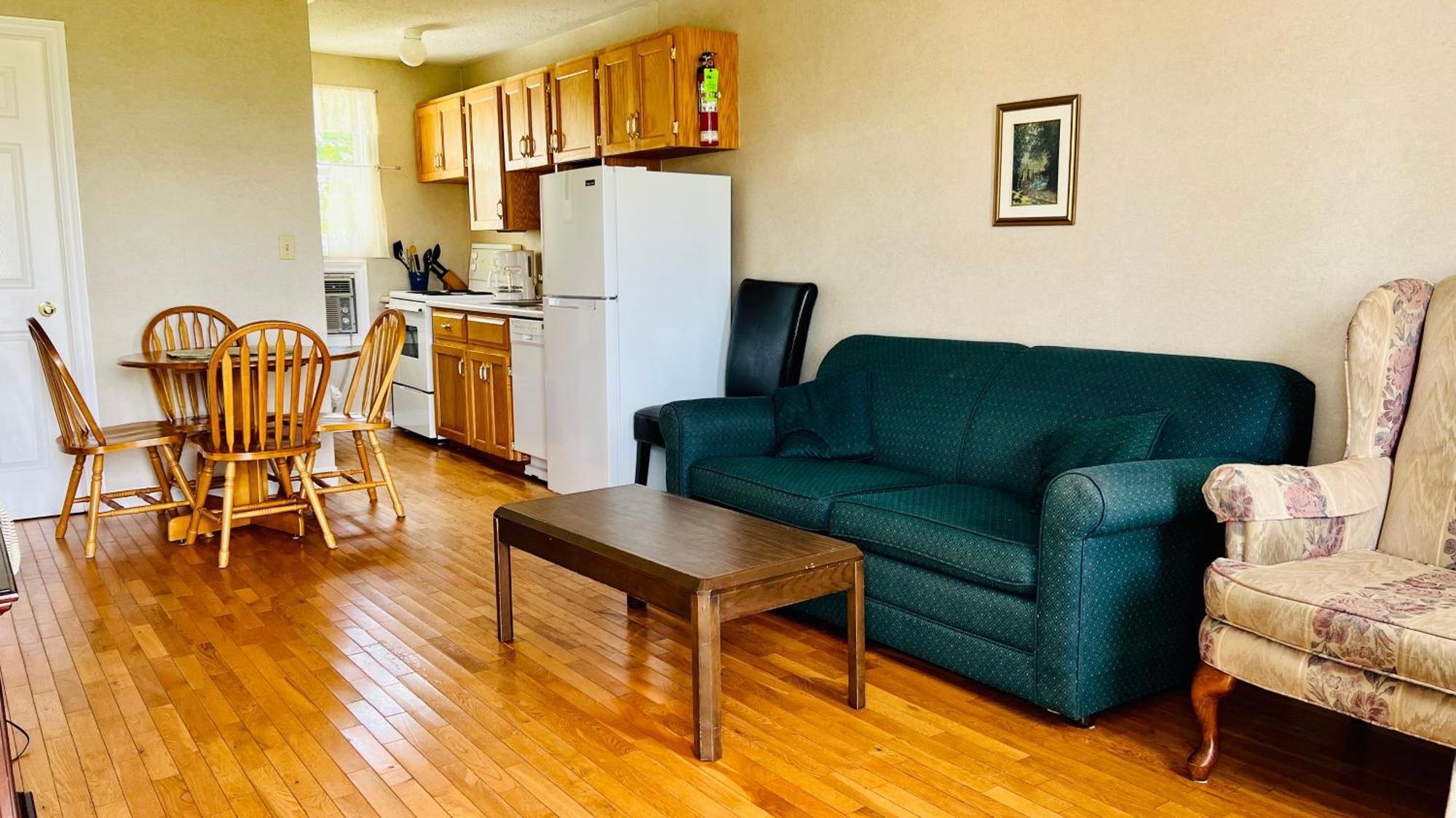 פרום Anne Shirley Motel & Cottages מראה חיצוני תמונה